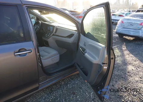 2018 Toyota Sienna Xle Premium 8 Passenger z USA, uszkodzony, nr VIN 5TDYZ3DC7JS955455